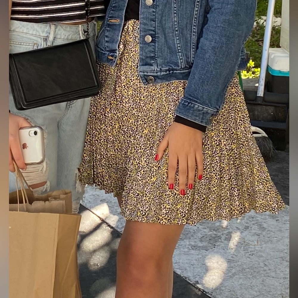 Pleated Topshop skirt in leopard with belt detail